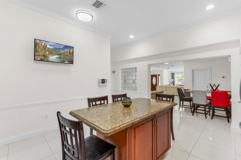 House in Hollywood, Florida 3 bedrooms, 194.26 sq.m. № 2184692 - photo 17