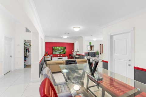 House in Hollywood, Florida 3 bedrooms, 194.26 sq.m. № 2184692 - photo 13