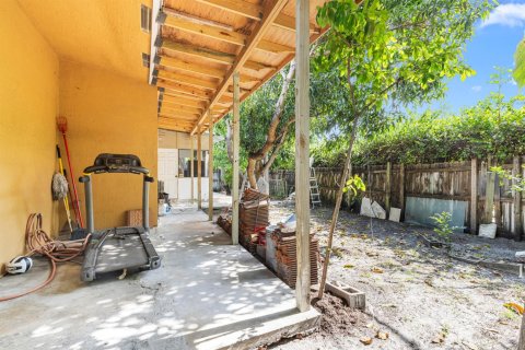 House in Hollywood, Florida 3 bedrooms, 194.26 sq.m. № 2184692 - photo 26