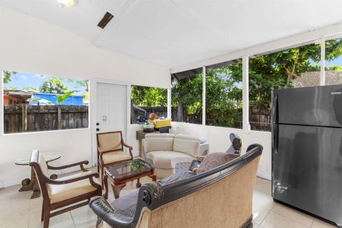 House in Hollywood, Florida 3 bedrooms, 194.26 sq.m. № 2184692 - photo 18