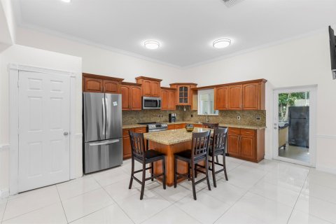 House in Hollywood, Florida 3 bedrooms, 194.26 sq.m. № 2184692 - photo 14