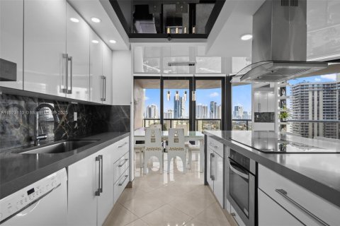 Condominio en venta en Aventura, Florida, 2 dormitorios, 141.4 m2 № 1787237 - foto 18