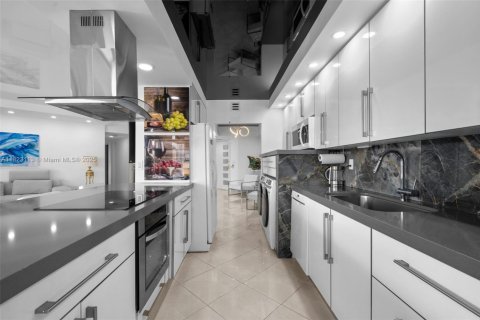 Condominio en venta en Aventura, Florida, 2 dormitorios, 141.4 m2 № 1787237 - foto 17
