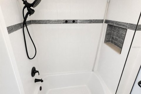 Condominio en venta en Altamonte Springs, Florida, 2 dormitorios, 102.19 m2 № 2227693 - foto 13