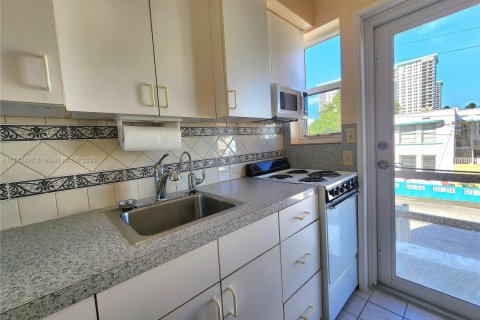 Condominio en venta en Hollywood, Florida, 1 dormitorio, 50.35 m2 № 1861295 - foto 16