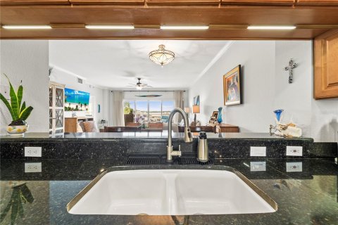 Condominio en venta en Madeira Beach, Florida, 2 dormitorios, 139.82 m2 № 2218337 - foto 9