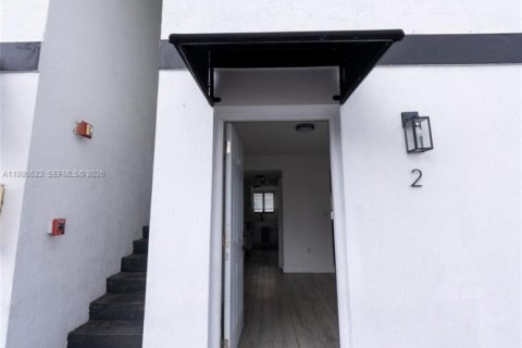 Apartment in Miami, Florida 2 bedrooms, 69.68 sq.m. № 2045320 - photo 2