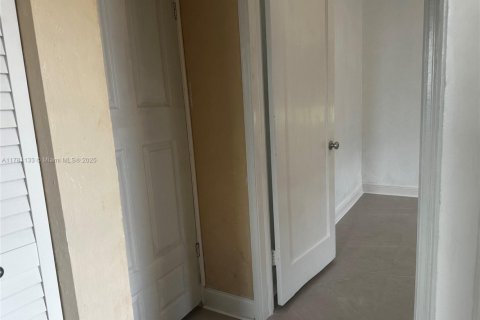 House in Miami, Florida 3 bedrooms, 89.19 sq.m. № 1705618 - photo 5