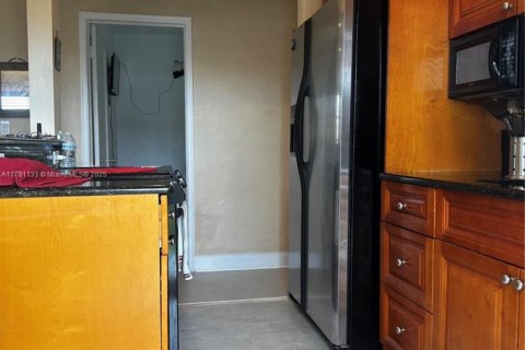 House in Miami, Florida 3 bedrooms, 89.19 sq.m. № 1705618 - photo 15