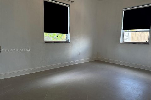 House in Miami, Florida 3 bedrooms, 89.19 sq.m. № 1705618 - photo 4