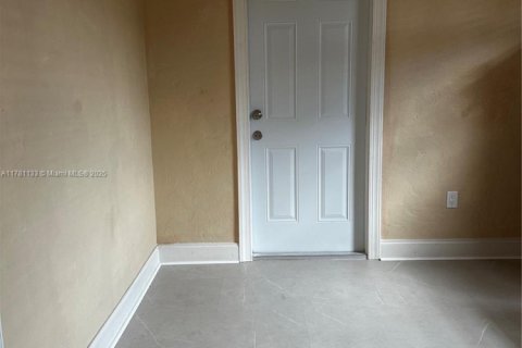 House in Miami, Florida 3 bedrooms, 89.19 sq.m. № 1705618 - photo 23