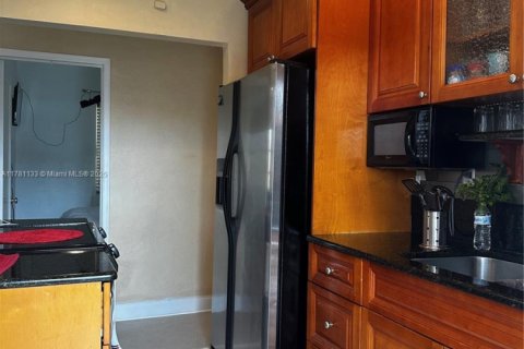 House in Miami, Florida 3 bedrooms, 89.19 sq.m. № 1705618 - photo 14