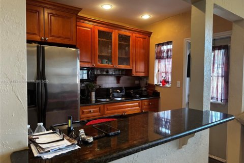 House in Miami, Florida 3 bedrooms, 89.19 sq.m. № 1705618 - photo 11