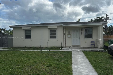 House in Miami, Florida 3 bedrooms, 89.19 sq.m. № 1705618 - photo 30