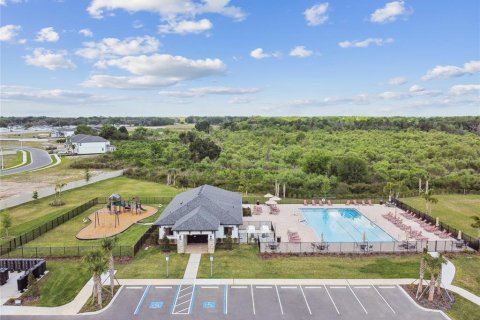 House in Zephyrhills, Florida 3 bedrooms, 199.09 sq.m. № 1839847 - photo 4