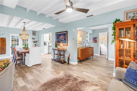 Villa ou maison à vendre à Sarasota, Floride: 3 chambres, 125.23 m2 № 2415037 - photo 11