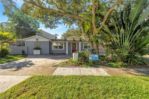 Villa ou maison à vendre à Sarasota, Floride: 3 chambres, 125.23 m2 № 2415037 - photo 2