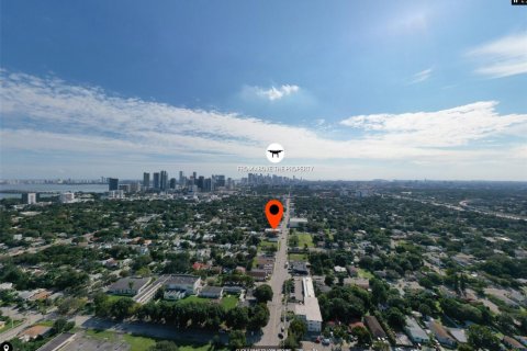 Propiedad comercial en venta en Miami, Florida № 878764 - foto 1