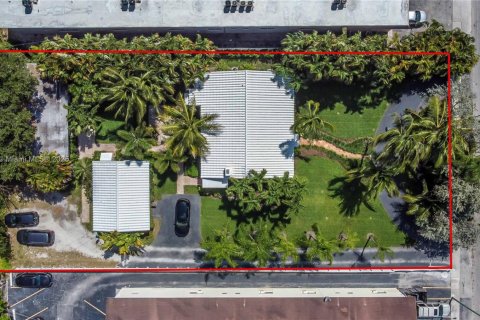 Commercial property in Hollywood, Florida 430.6 sq.m. № 1731681 - photo 1