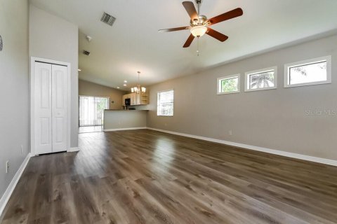 Casa en alquiler en Bradenton, Florida, 3 dormitorios, 130.25 m2 № 1869526 - foto 4