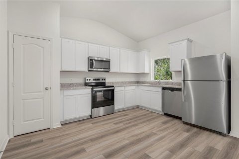House in Poinciana, Florida 3 bedrooms, 112.04 sq.m. № 2142998 - photo 14