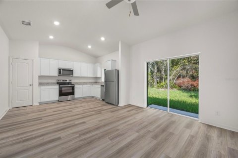 House in Poinciana, Florida 3 bedrooms, 112.04 sq.m. № 2142998 - photo 15