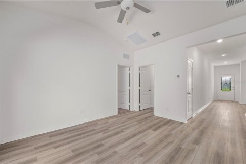 House in Poinciana, Florida 3 bedrooms, 112.04 sq.m. № 2142998 - photo 17