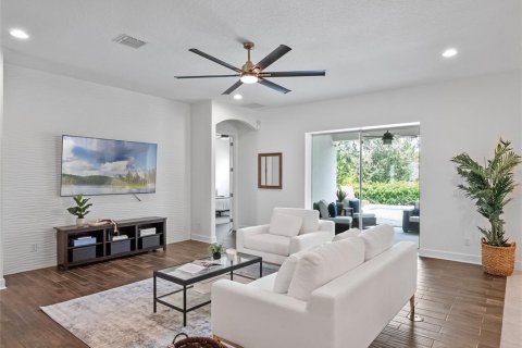 House in Winter Garden, Florida 5 bedrooms, 287.72 sq.m. № 1900090 - photo 9