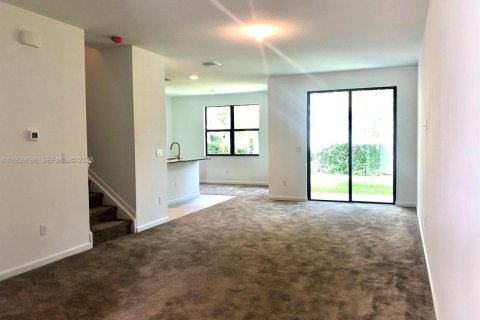 Casa en venta en Pompano Beach, Florida, 3 dormitorios, 135.17 m2 № 1998480 - foto 2