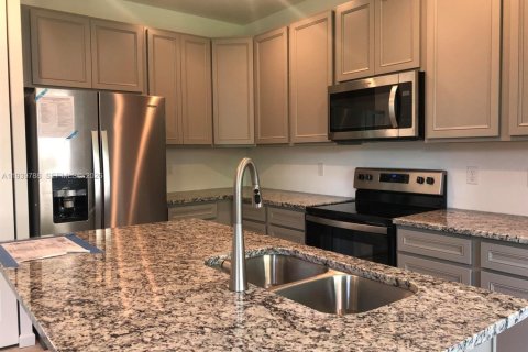 Casa en venta en Pompano Beach, Florida, 3 dormitorios, 135.17 m2 № 1998480 - foto 3