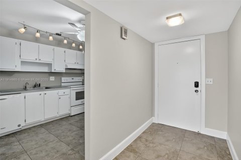 Condominio en venta en Oakland Park, Florida, 2 dormitorios, 84.73 m2 № 1970195 - foto 12