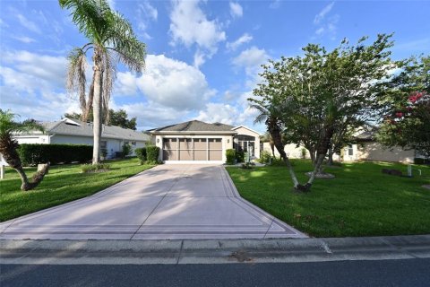 House in Leesburg, Florida 3 bedrooms, 137.5 sq.m. № 2203258