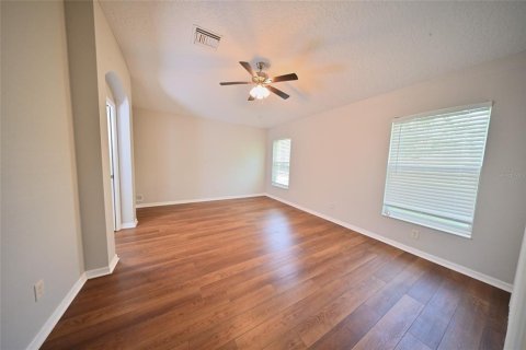 House in Leesburg, Florida 3 bedrooms, 137.5 sq.m. № 2203258 - photo 19