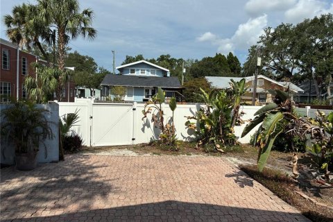 Villa ou maison à louer à Tampa, Floride: 4 chambres, 241.08 m2 № 2106982 - photo 15
