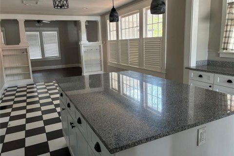 Villa ou maison à louer à Tampa, Floride: 4 chambres, 241.08 m2 № 2106982 - photo 11