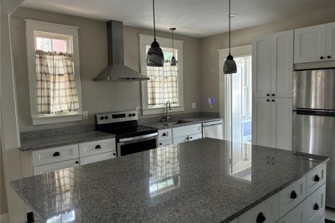 Villa ou maison à louer à Tampa, Floride: 4 chambres, 241.08 m2 № 2106982 - photo 9