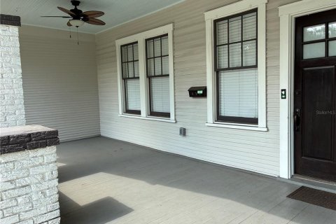 Villa ou maison à louer à Tampa, Floride: 4 chambres, 241.08 m2 № 2106982 - photo 2