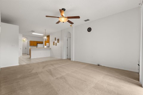House in Orlando, Florida 4 bedrooms, 173.26 sq.m. № 2401254 - photo 5