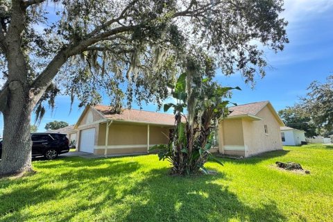Villa ou maison à vendre à Poinciana, Floride: 3 chambres, 113.43 m2 № 2388581 - photo 4