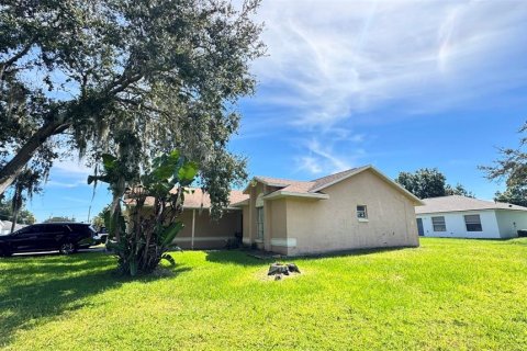 Villa ou maison à vendre à Poinciana, Floride: 3 chambres, 113.43 m2 № 2388581 - photo 20