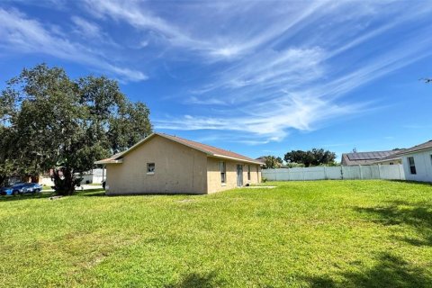 Villa ou maison à vendre à Poinciana, Floride: 3 chambres, 113.43 m2 № 2388581 - photo 19