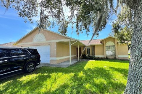 Villa ou maison à vendre à Poinciana, Floride: 3 chambres, 113.43 m2 № 2388581 - photo 2