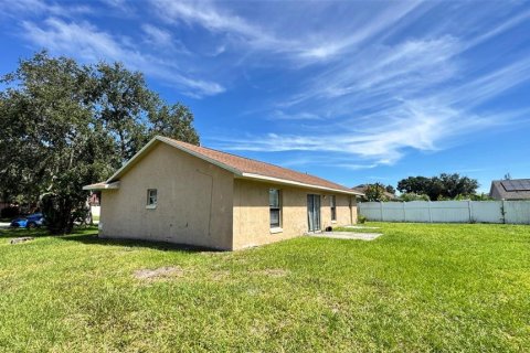 Villa ou maison à vendre à Poinciana, Floride: 3 chambres, 113.43 m2 № 2388581 - photo 22