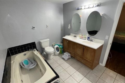 Villa ou maison à vendre à Poinciana, Floride: 3 chambres, 113.43 m2 № 2388581 - photo 13