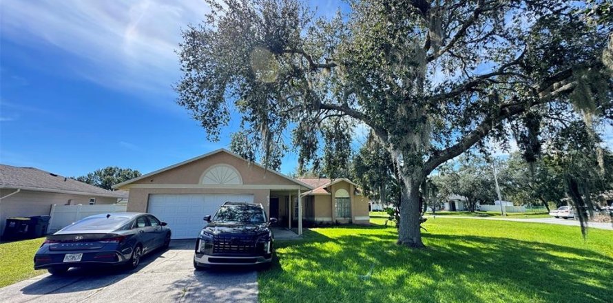 Villa ou maison à Poinciana, Floride 3 chambres, 113.43 m2 № 2388581