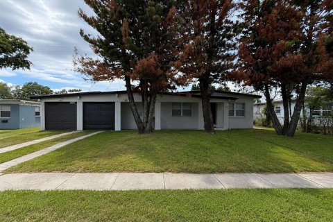 House in Orlando, Florida 3 bedrooms, 98.85 sq.m. № 2207993