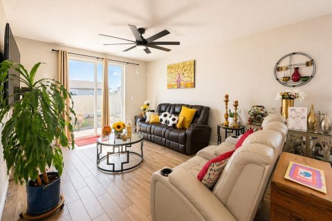 House in Winter Haven, Florida 4 bedrooms, 157.38 sq.m. № 2098956 - photo 6