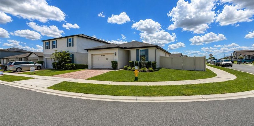 House in Winter Haven, Florida 4 bedrooms, 157.38 sq.m. № 2098956