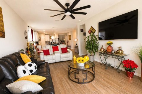 House in Winter Haven, Florida 4 bedrooms, 157.38 sq.m. № 2098956 - photo 25