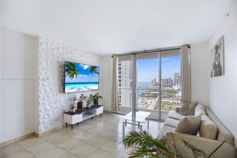 Condo in Miami, Florida, 1 bedroom  № 1466330 - photo 6